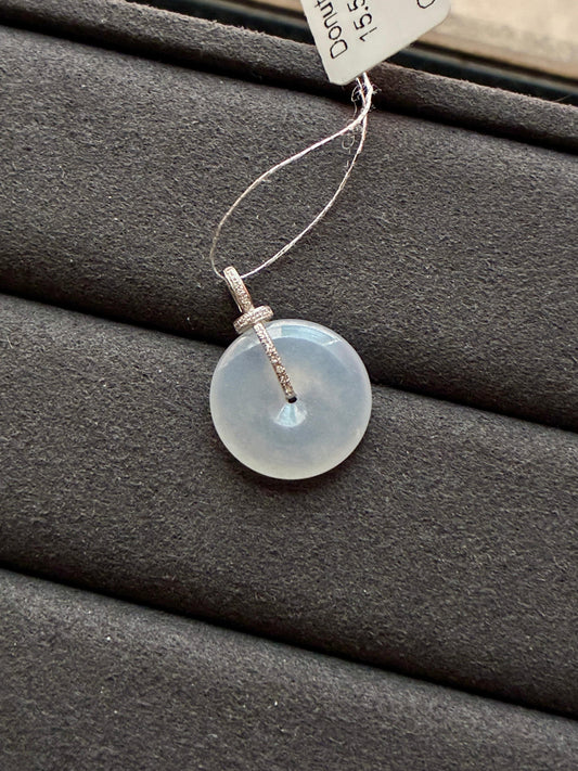 18K Waxy Colorless Donut Pendant
