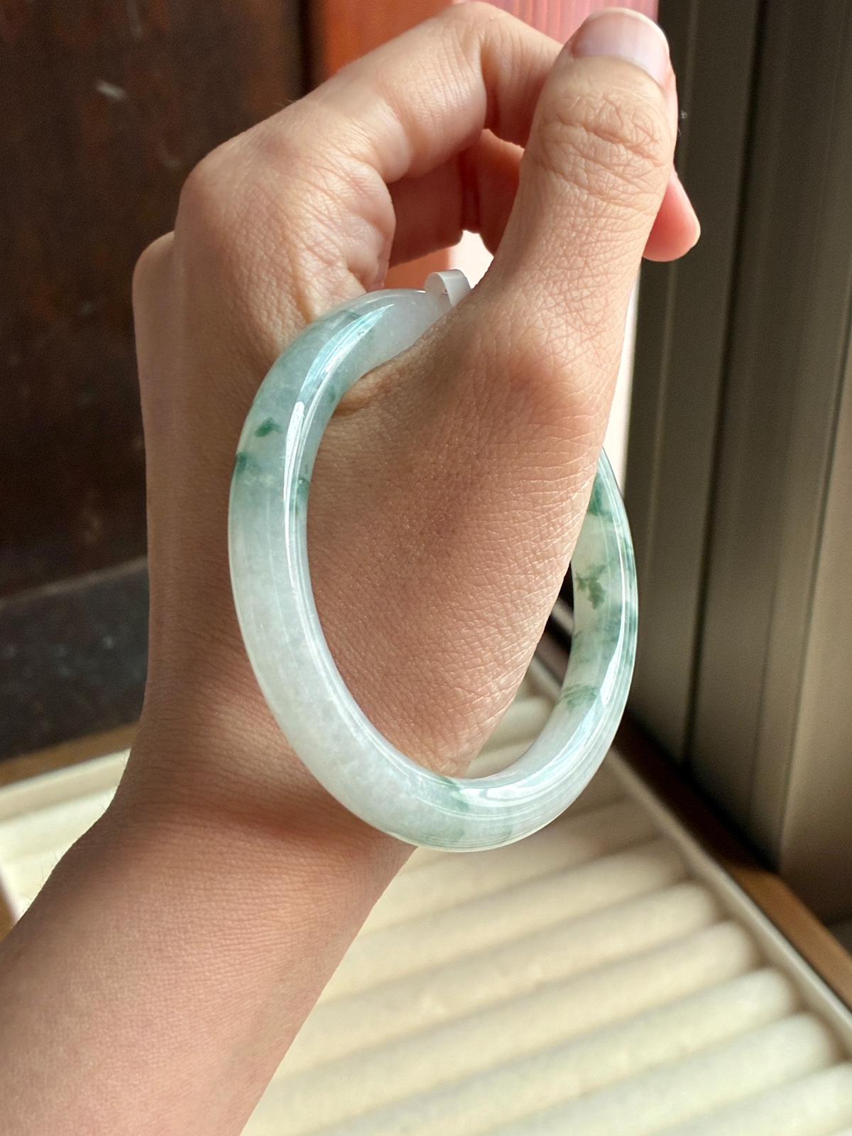 52.3mm Icy White with Florals