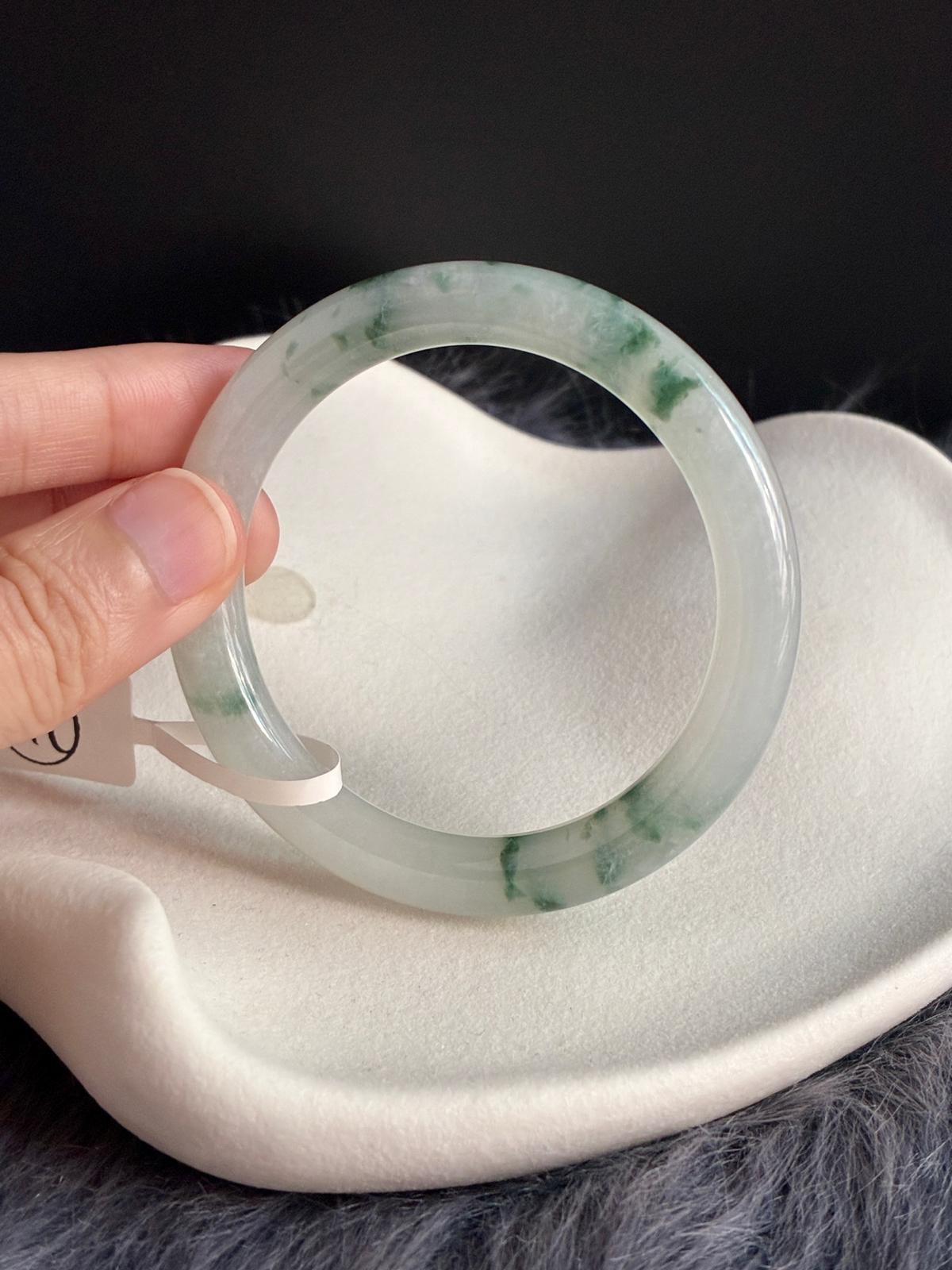 52.3mm Icy White with Florals