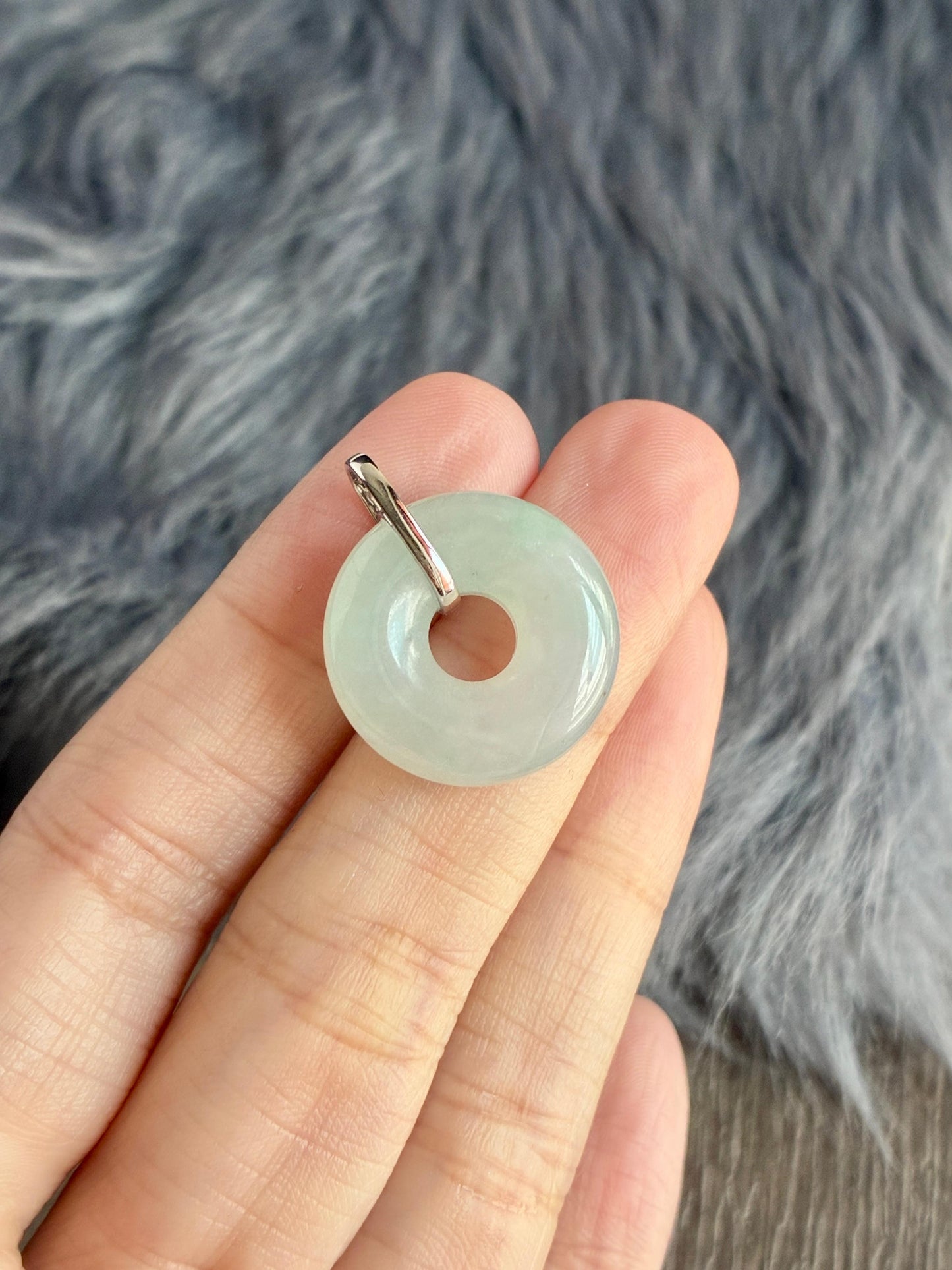 18K Icy Bluish Green Bagel Pendant (19.4mm)