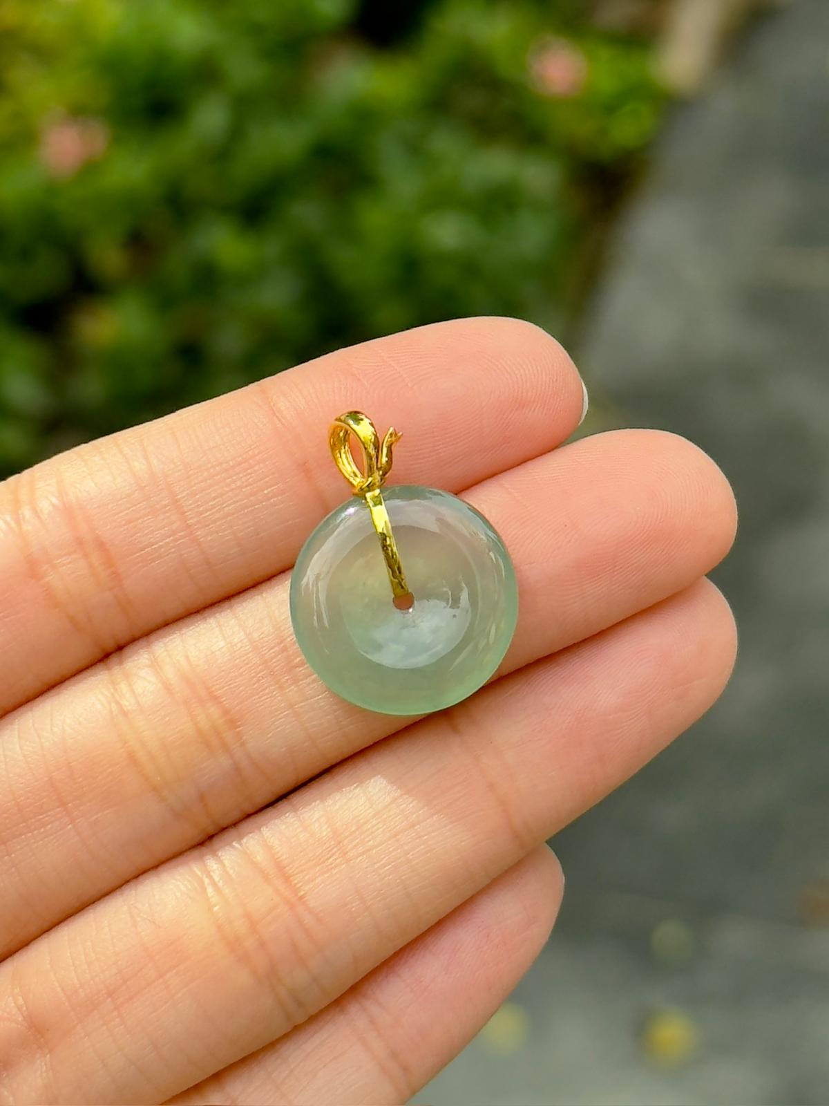 18K Icy Jelly Vivid Lake Green Donut Pendant