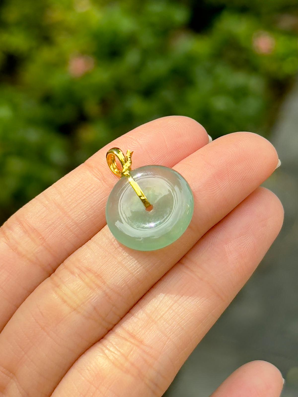 18K Icy Jelly Vivid Lake Green Donut Pendant
