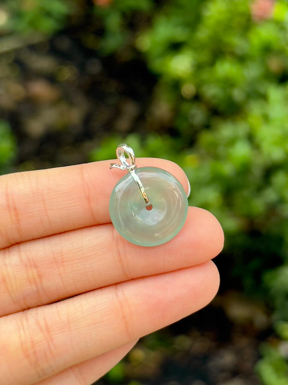 18K Icy Jelly Vivid Lake Green Donut Pendant