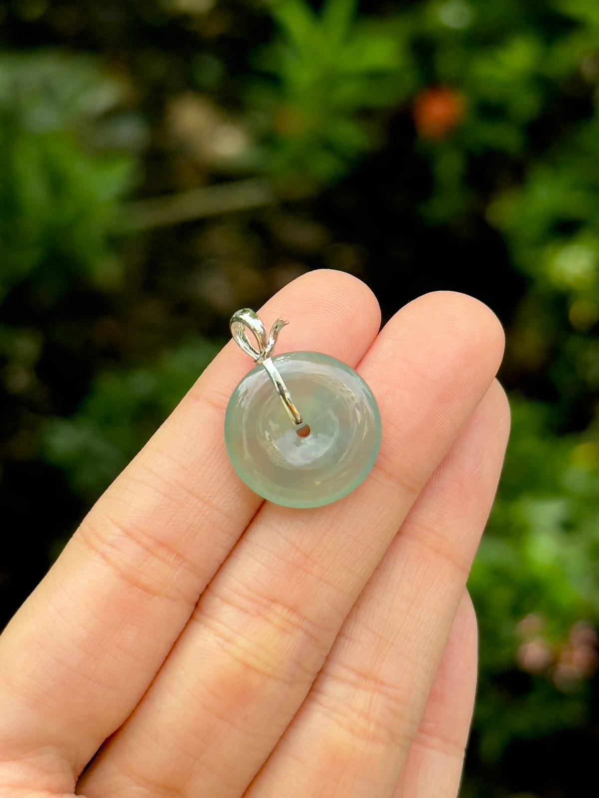 18K Icy Jelly Vivid Lake Green Donut Pendant