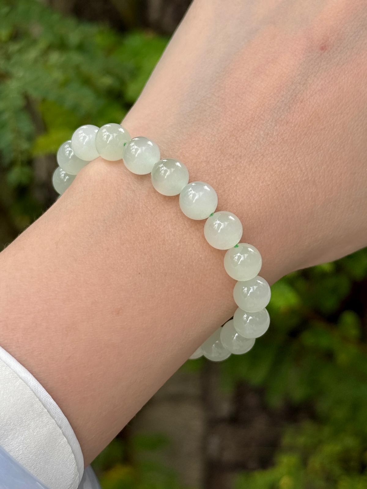 8.0mm Nephrite Bracelet in Light Green (Rare Cateye Effect)