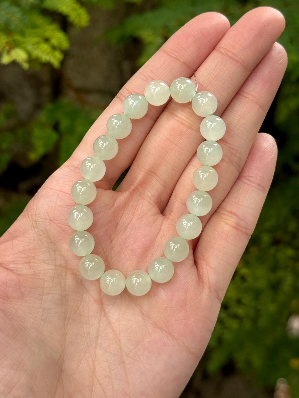 8.0mm Nephrite Bracelet in Light Green (Rare Cateye Effect)