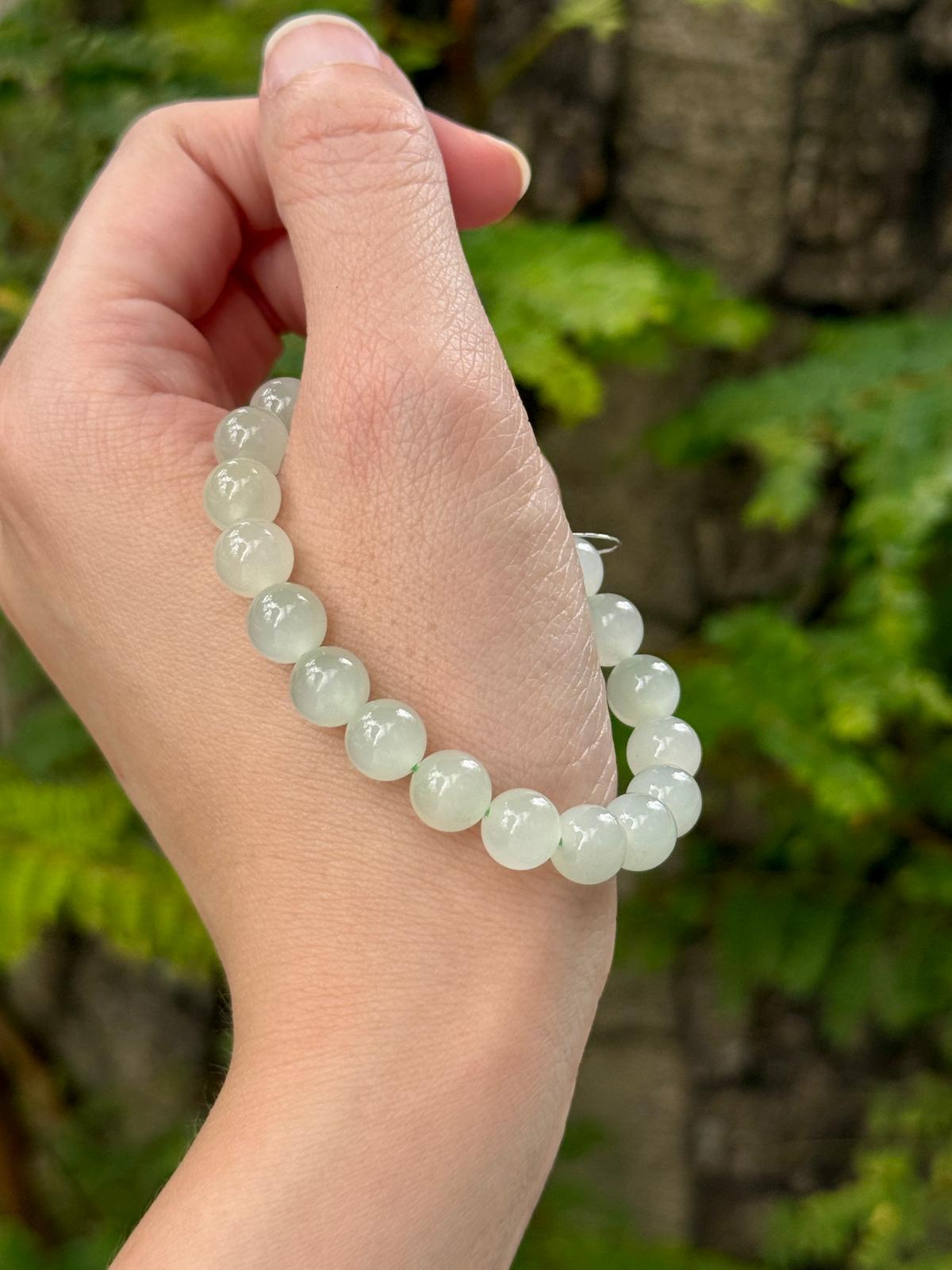 8.0mm Nephrite Bracelet in Light Green (Rare Cateye Effect)
