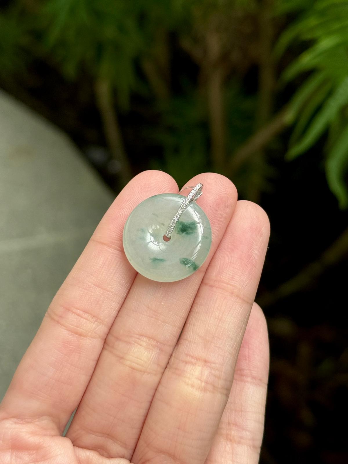 18K Icy Floral Donut Pendant (2cm)