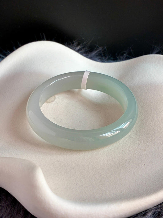 53.6mm Icy Poreless Bluish Green (Oval)