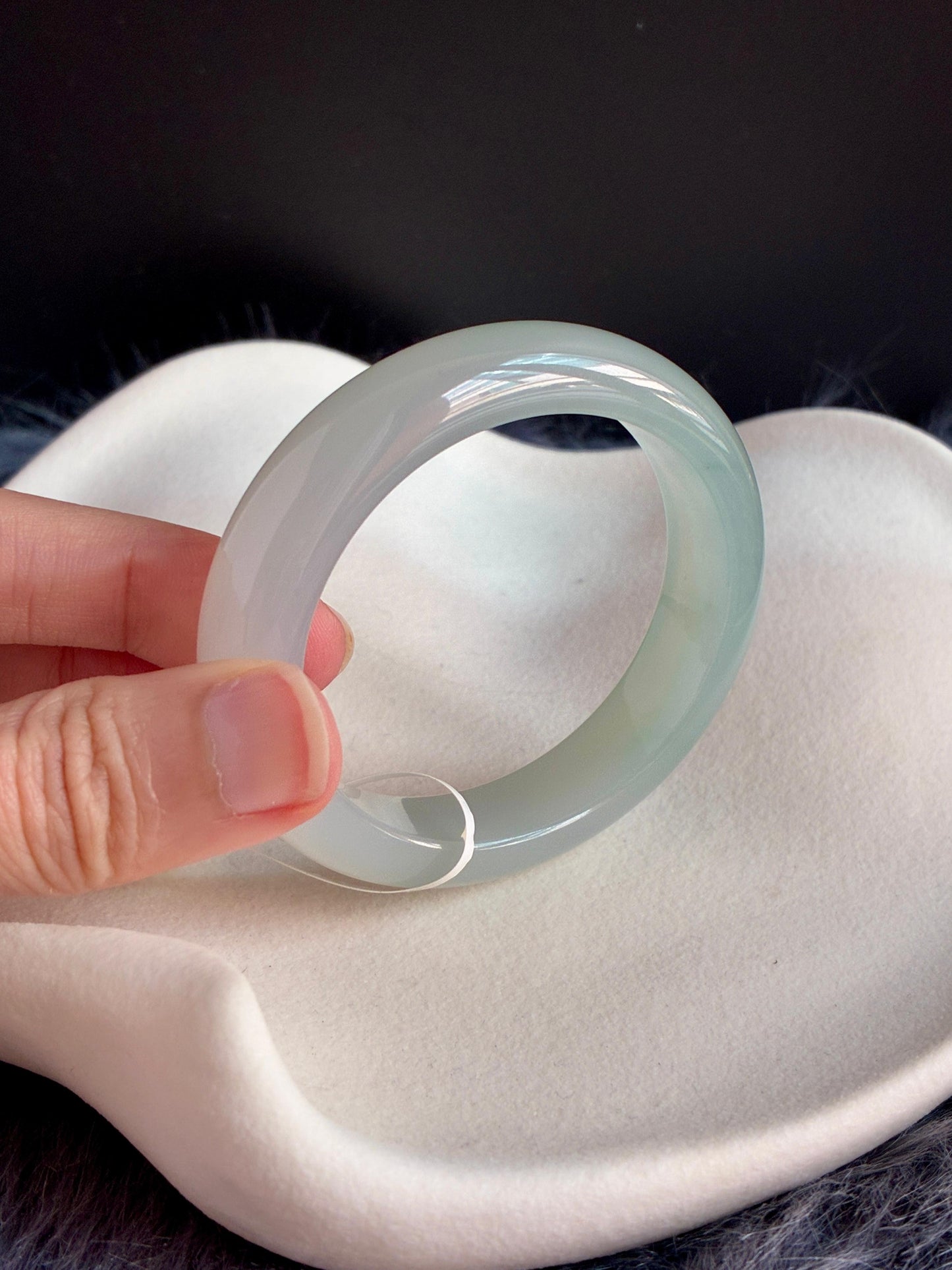 53.6mm Icy Poreless Bluish Green (Oval)
