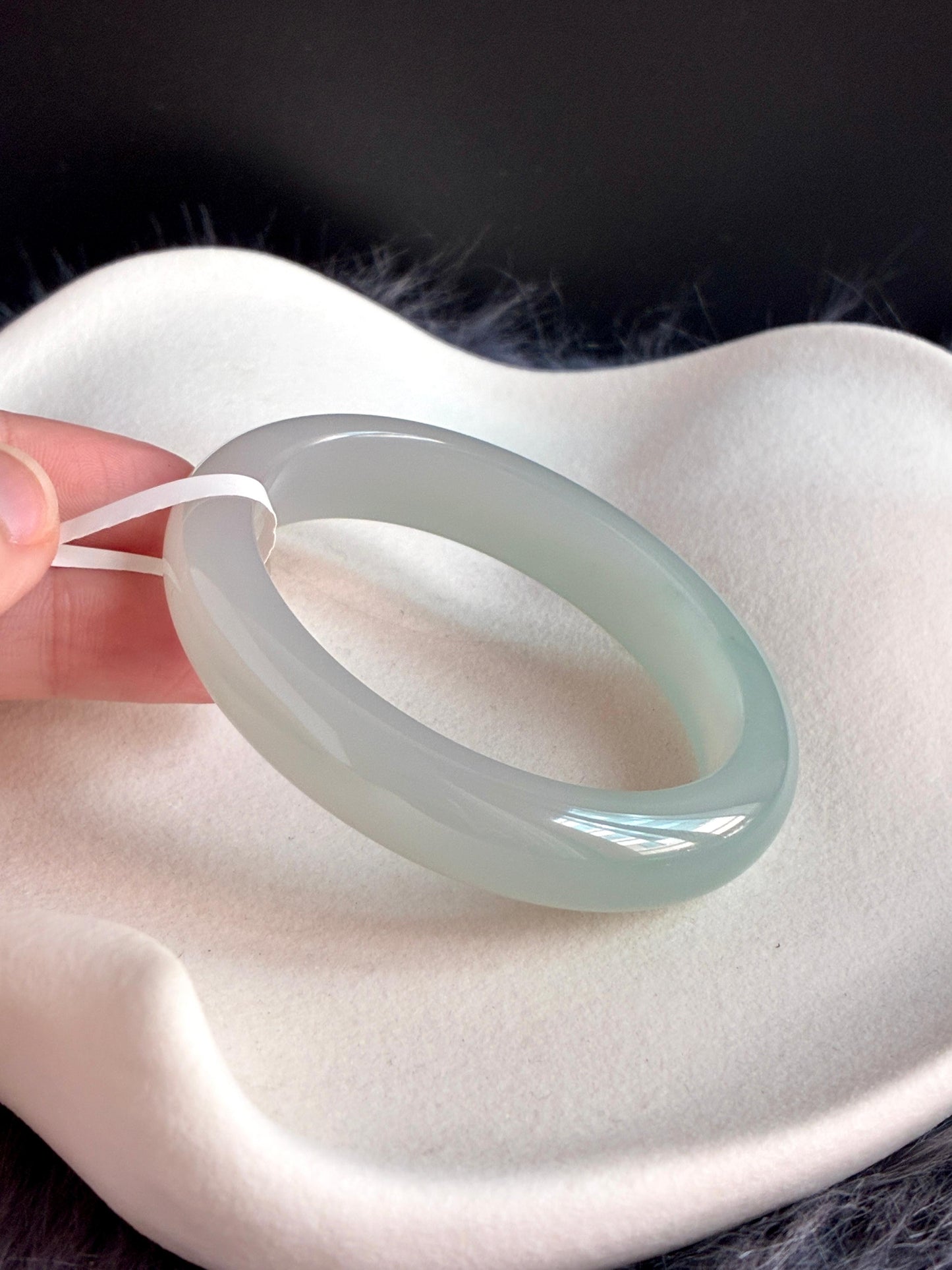 53.6mm Icy Poreless Bluish Green (Oval)