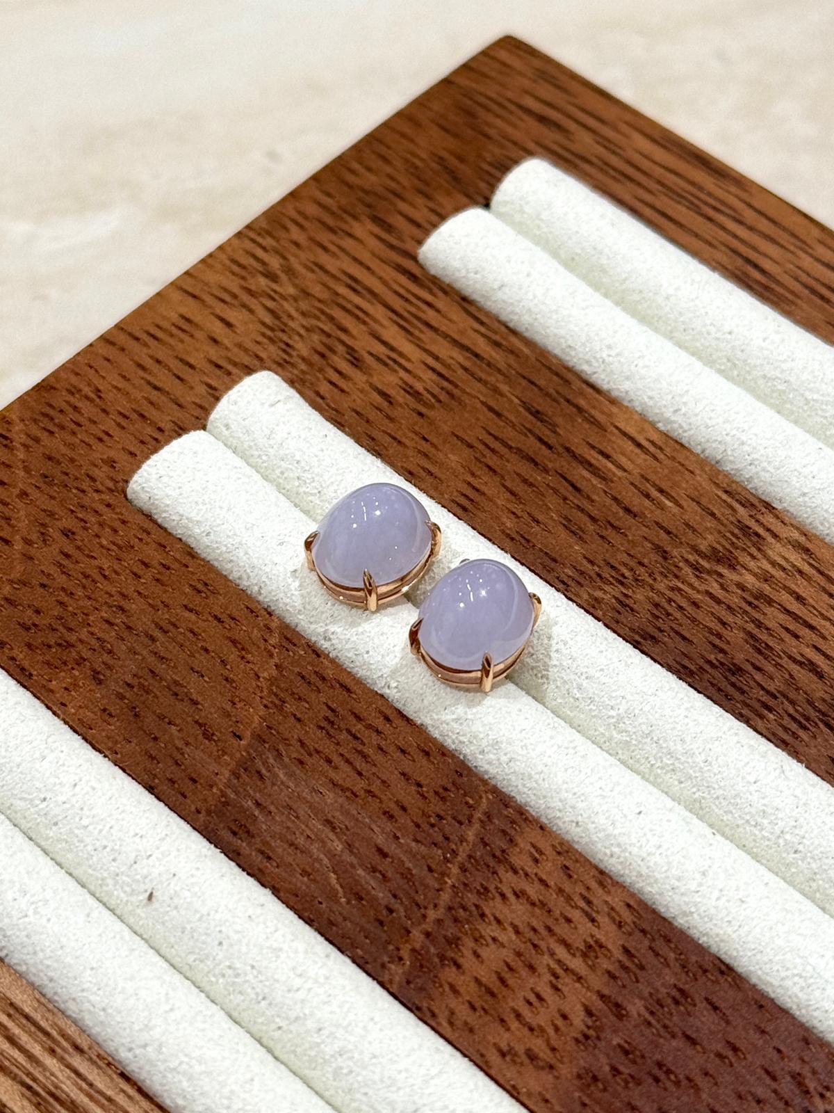 18K Vivid Red-hued Light Lavender Oval Earrings