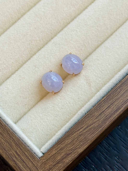 18K Vivid Red-hued Light Lavender Oval Earrings