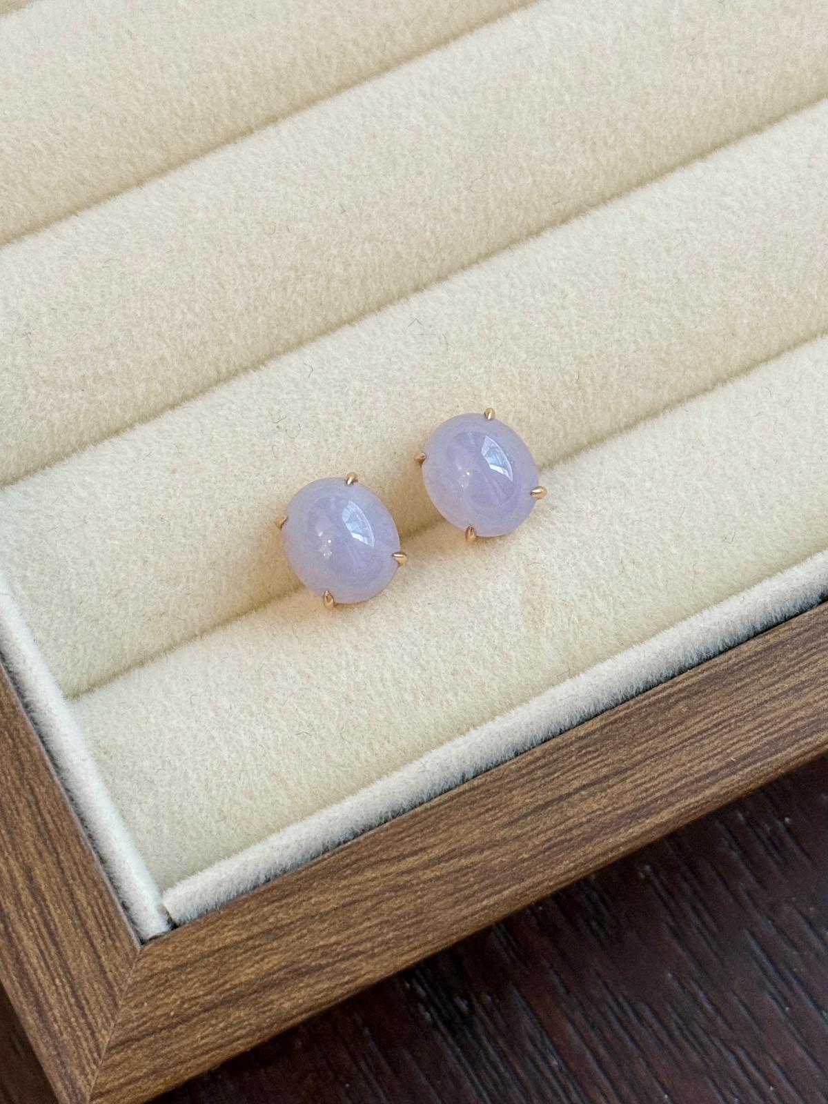 18K Vivid Red-hued Light Lavender Oval Earrings