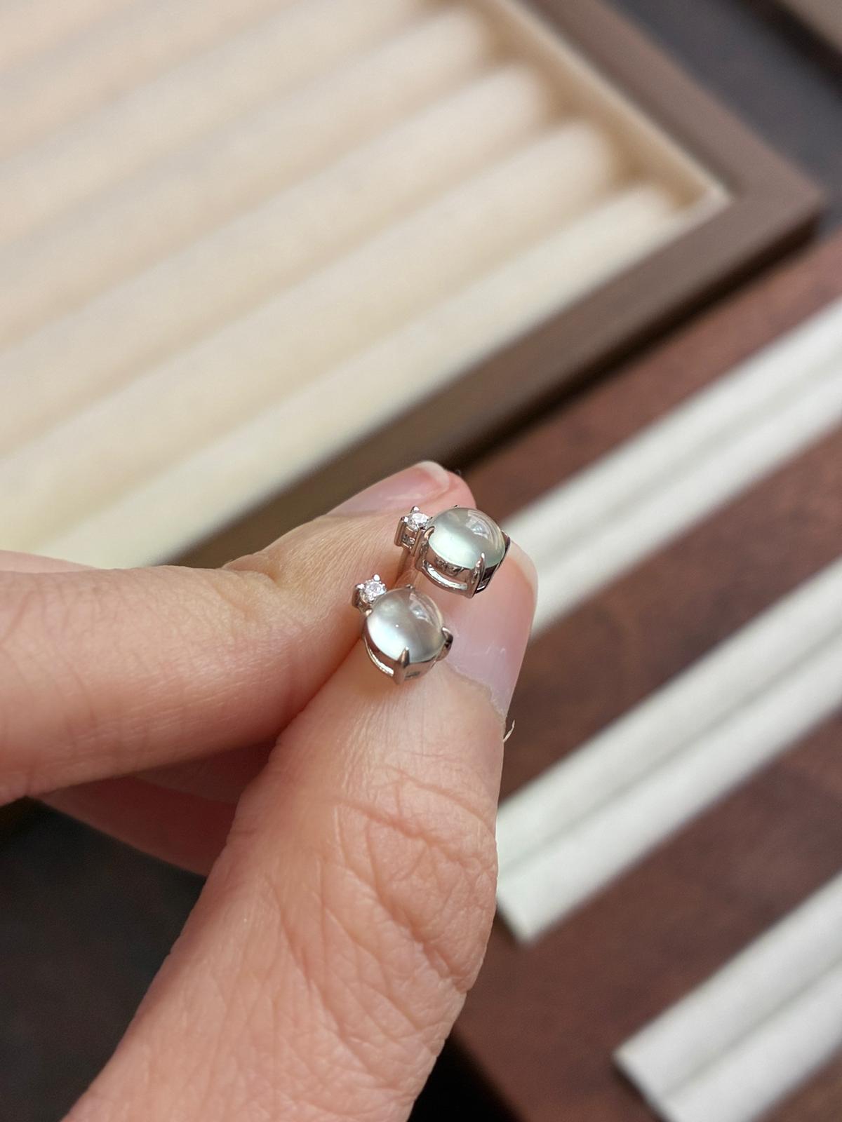 18K Glassy Diamond Cabochon Stud Earrings