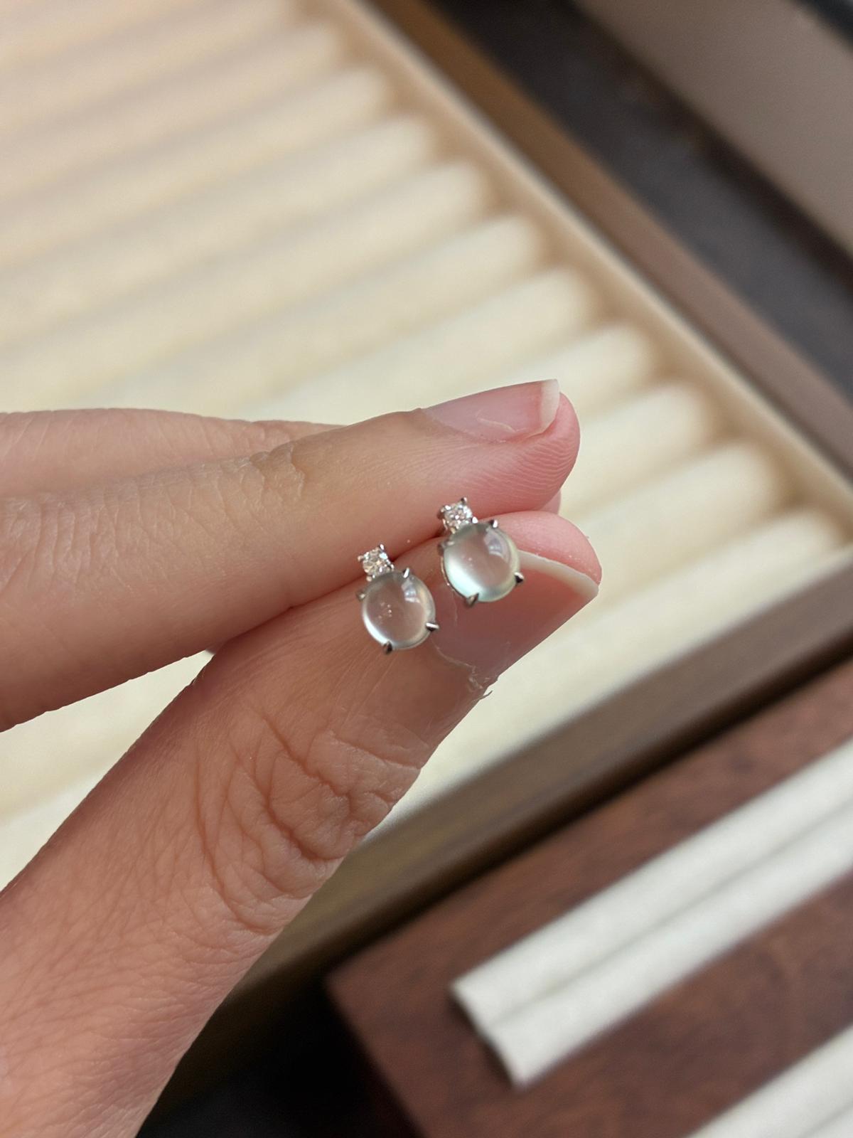18K Glassy Diamond Cabochon Stud Earrings