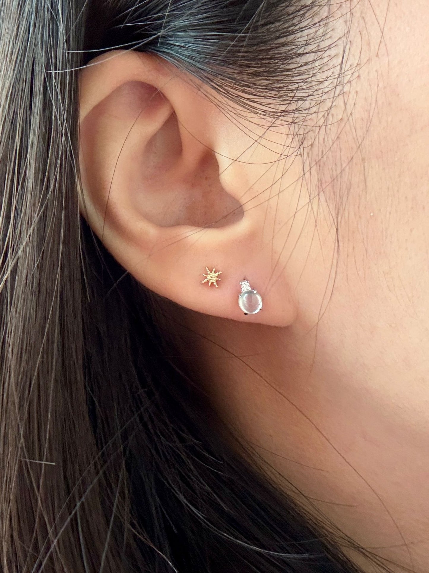 18K Glassy Diamond Cabochon Stud Earrings