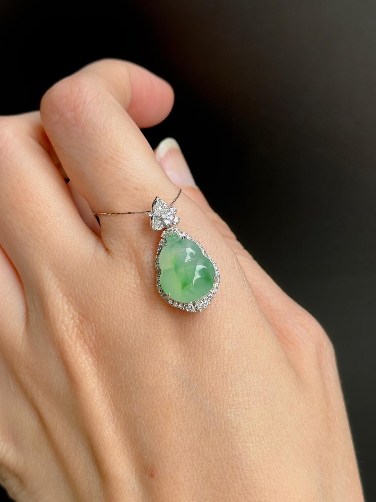 18K Icy Silky Green Hulu Pendant (Collector's Series)
