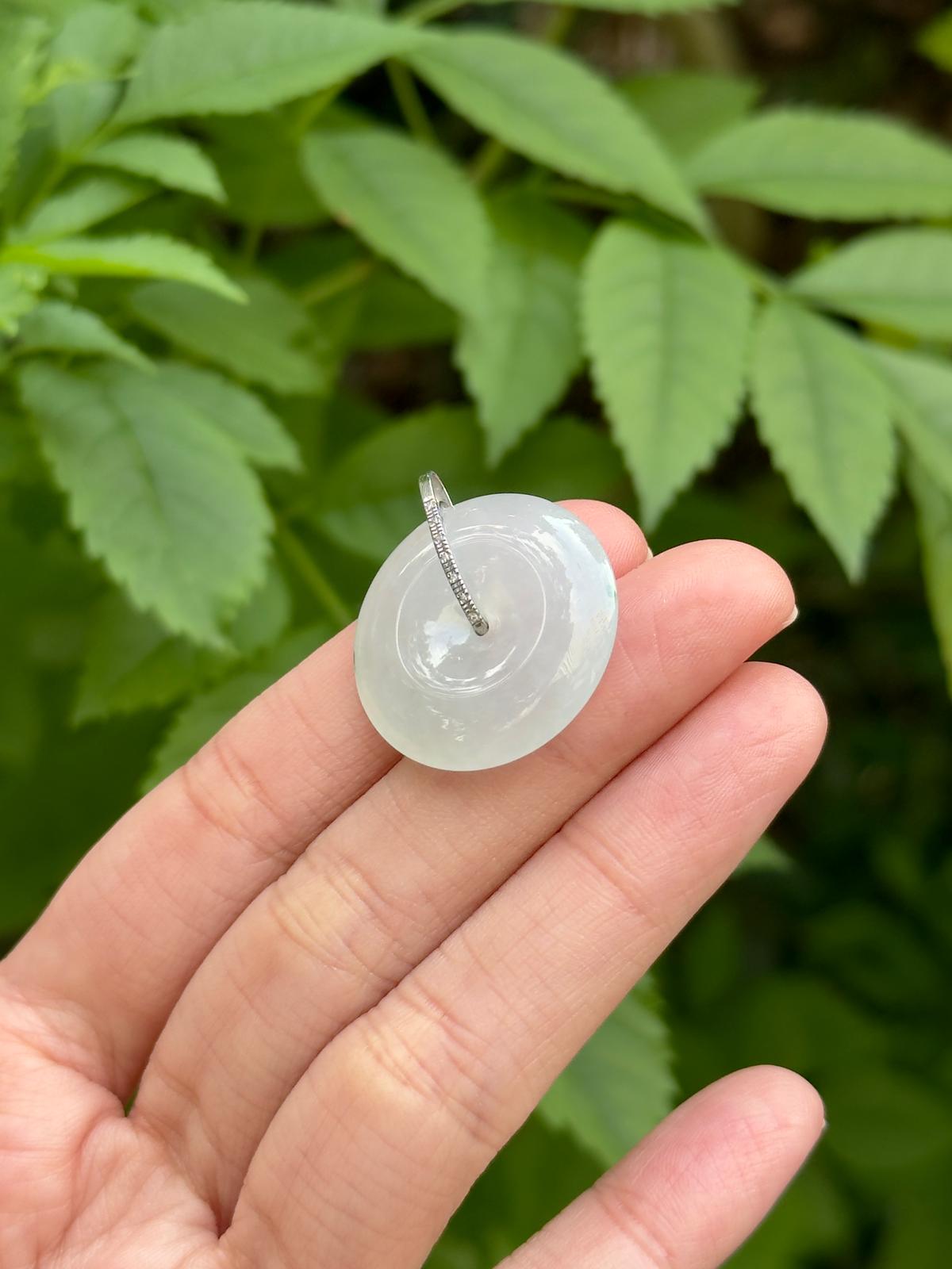 18K Icy White Floral Pendant (2.5cm)