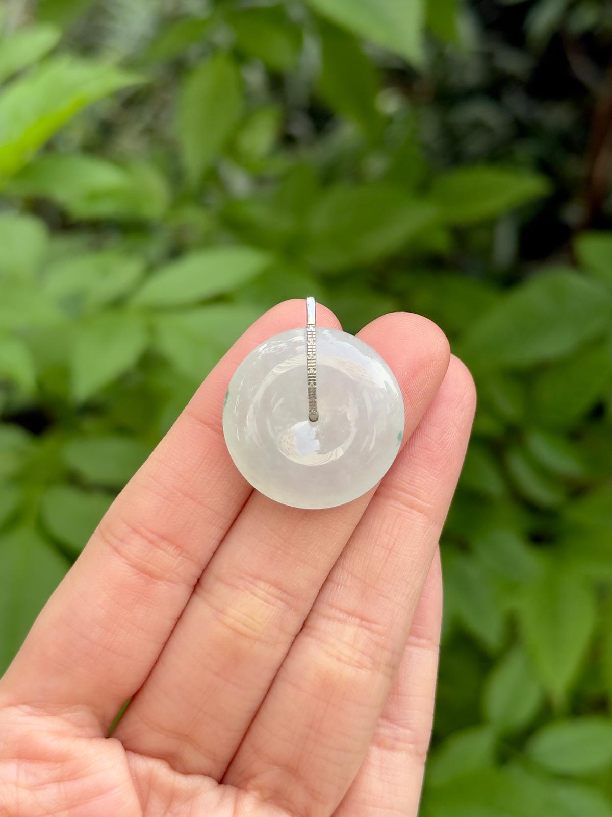 18K Icy White Floral Pendant (2.5cm)