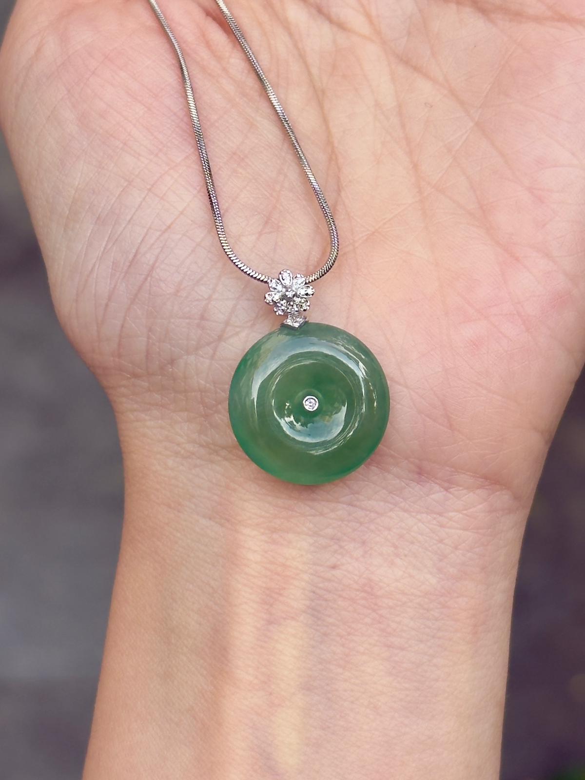 18K Icy Sweet Lake Green Pendant in White Gold