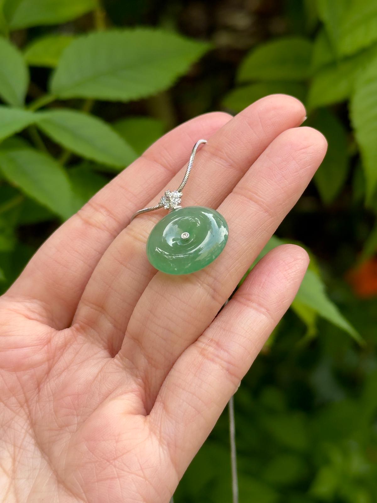 18K Icy Sweet Lake Green Pendant in White Gold