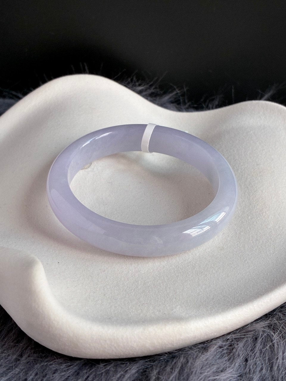 55.7mm Icy Red-hued Lavender (Premium)