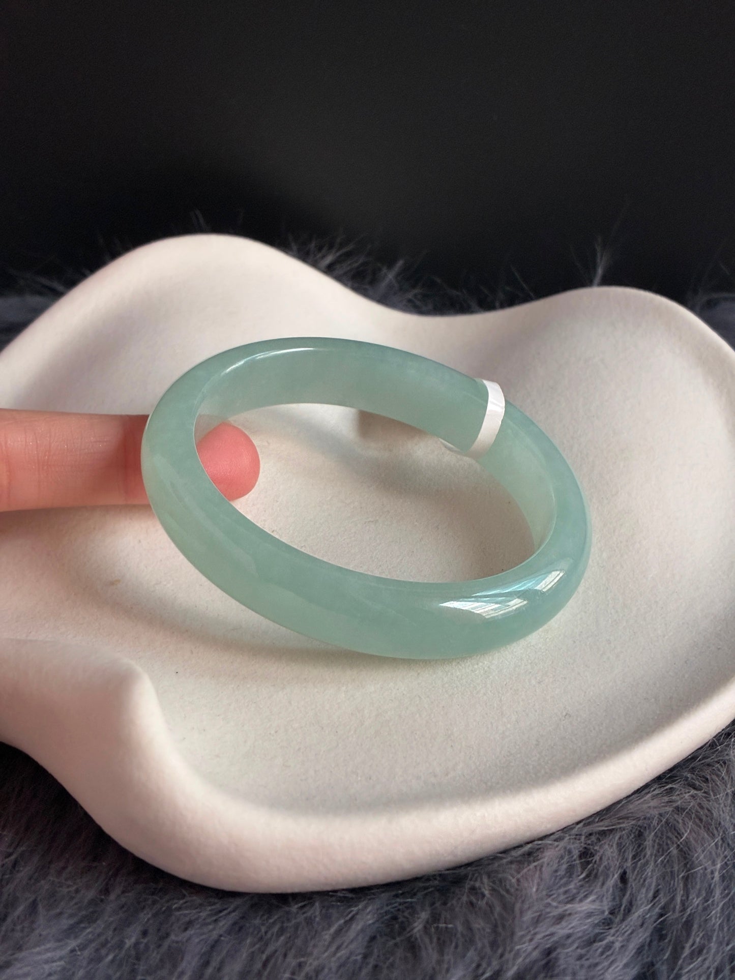 57.5mm Icy Vivid Maldives Turquoise Oval (Premium!)