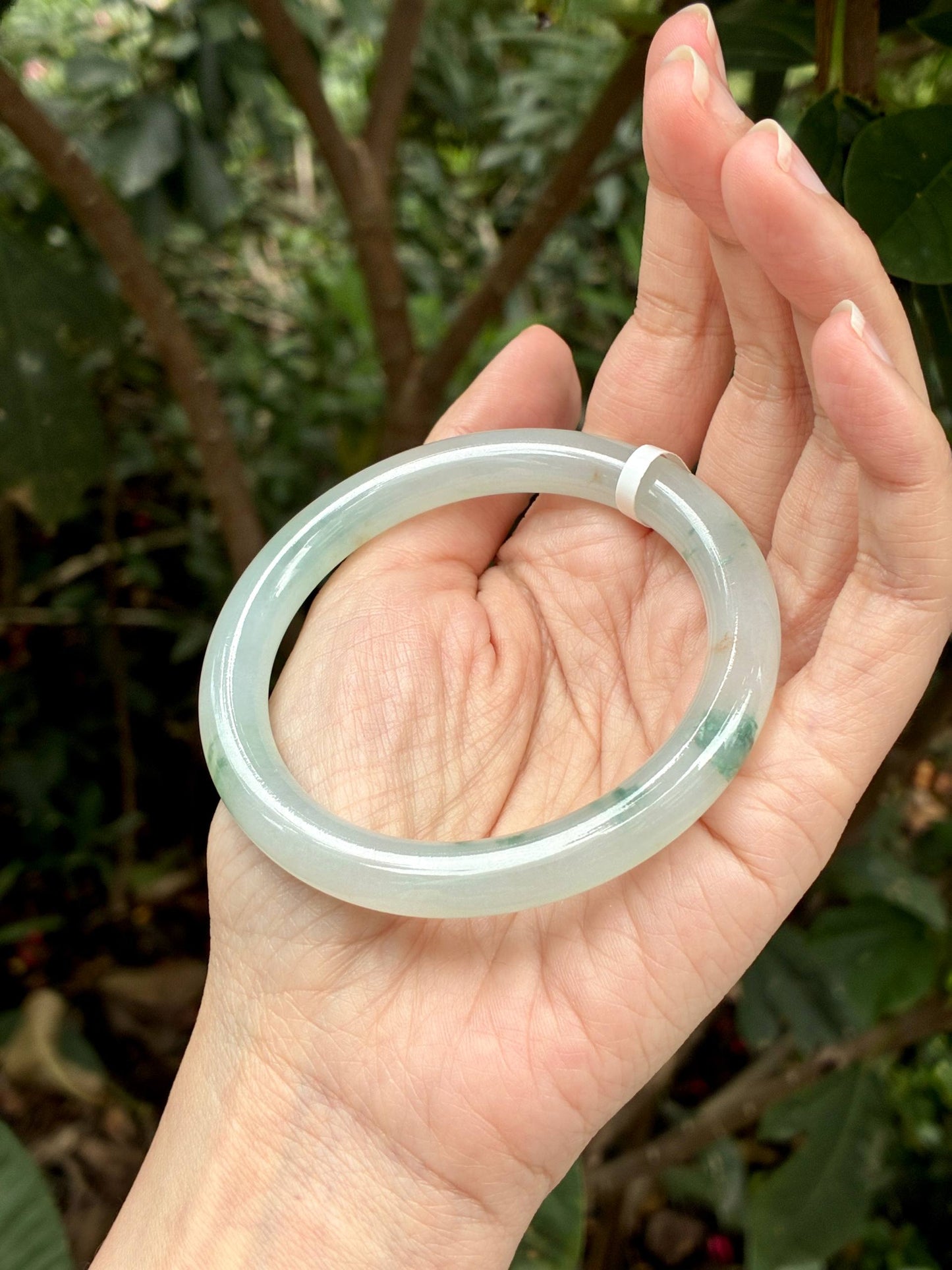 57.8mm Icy Glowy White Florals (Premium!)