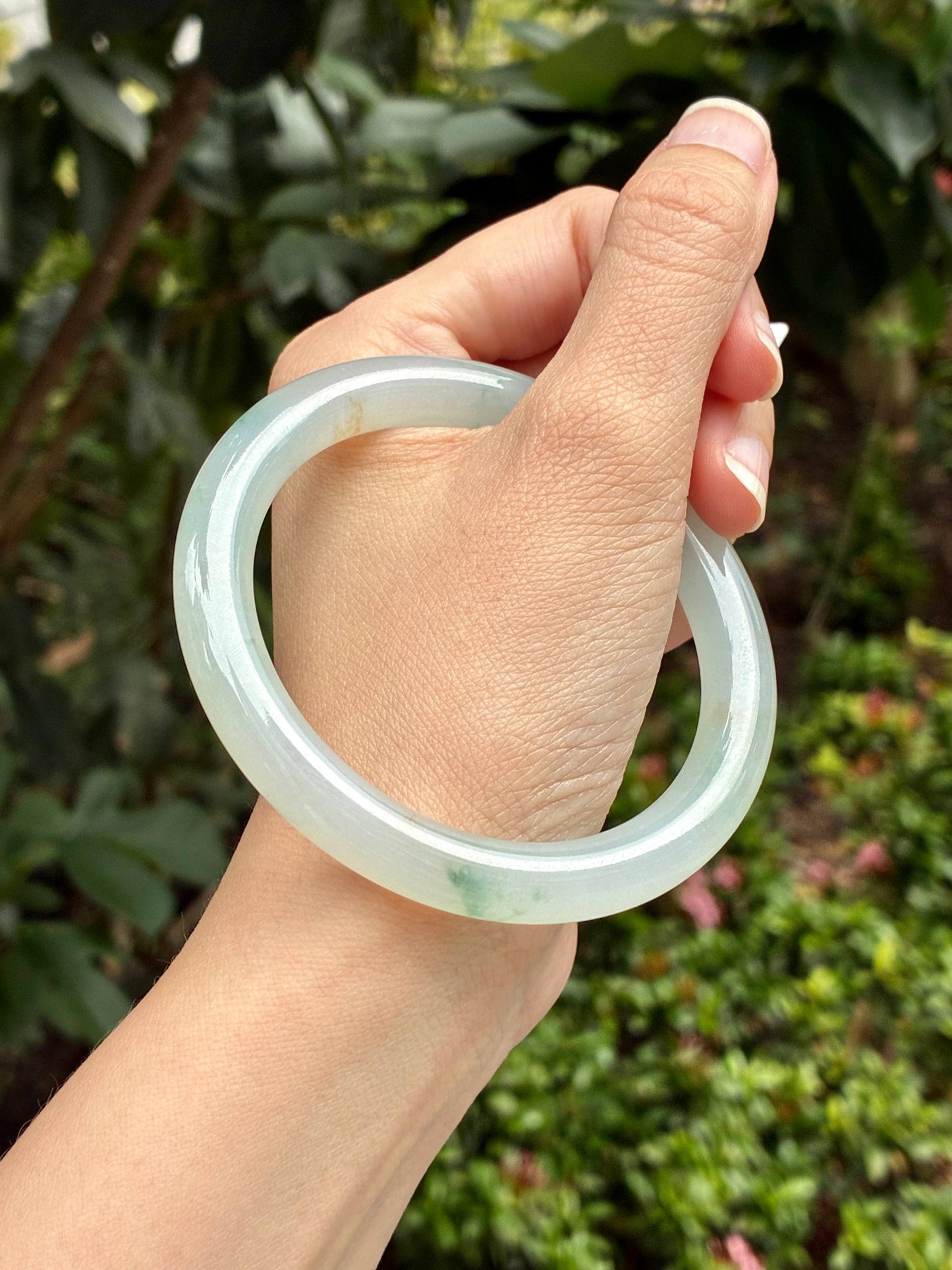 57.8mm Icy Glowy White Florals (Premium!)