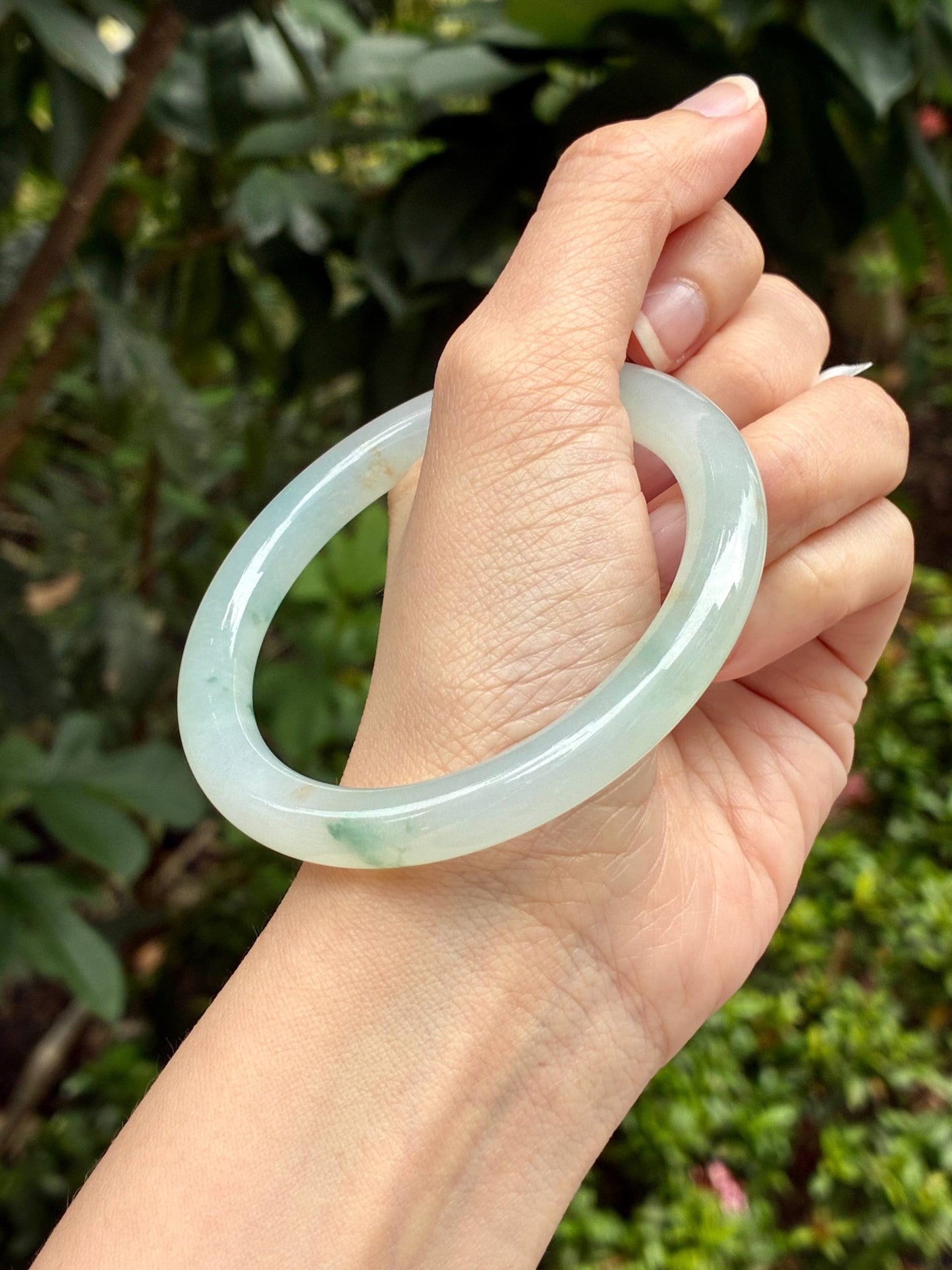 57.8mm Icy Glowy White Florals (Premium!)