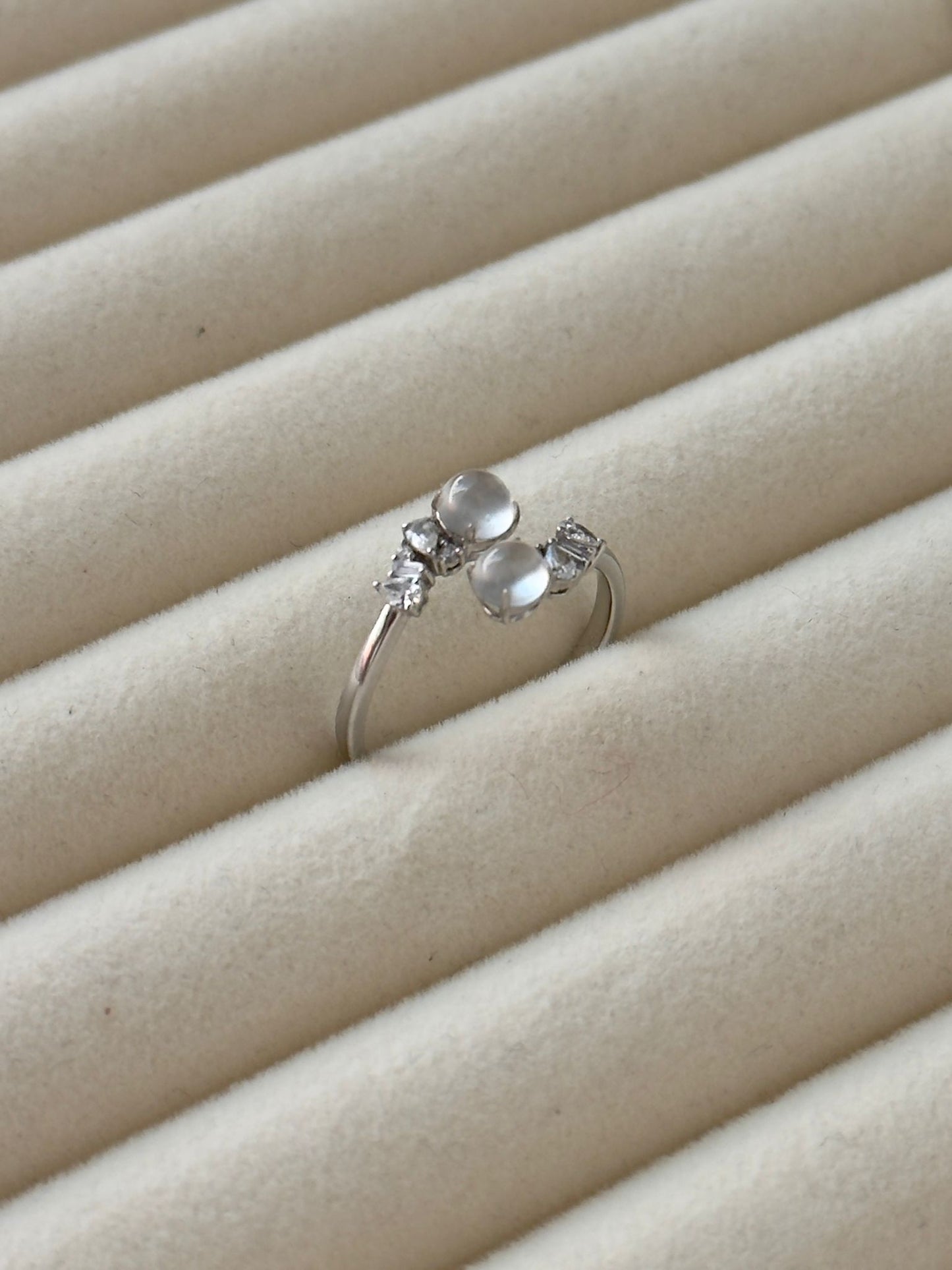 18K Parallel Dreams Open Ring (Glassy Variety)