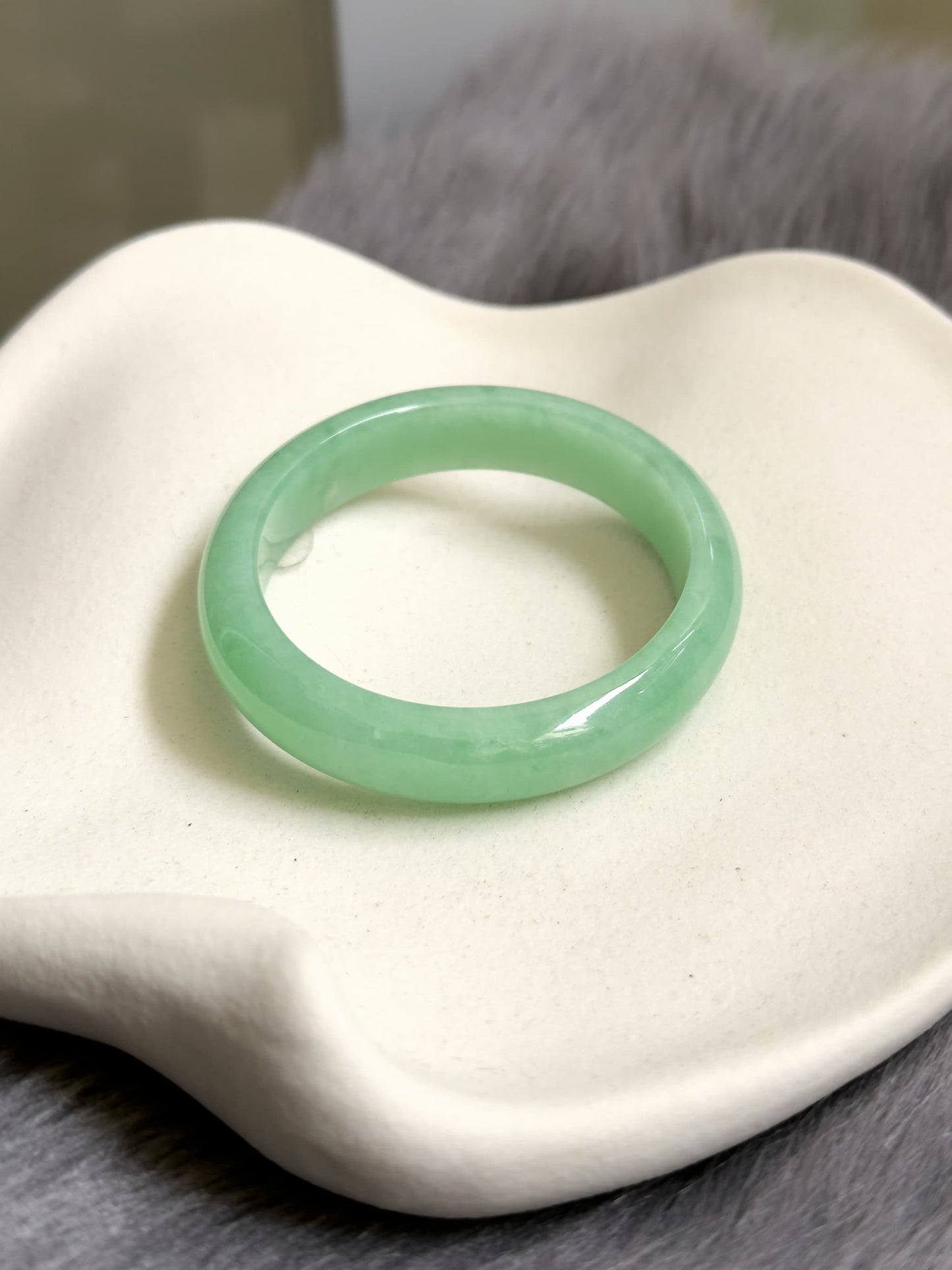 53.5mm Vibrant Sunny Apple Green (Oval)
