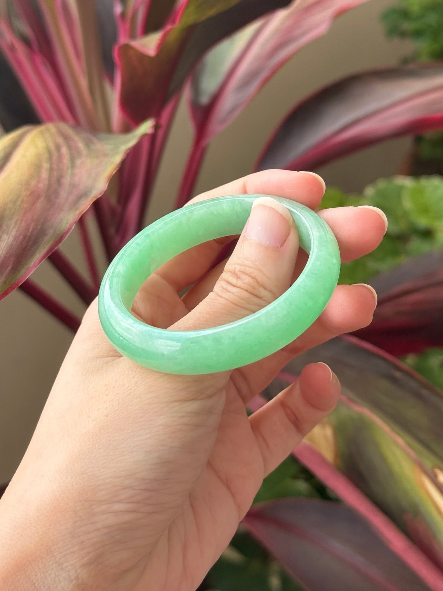 53.5mm Vibrant Sunny Apple Green (Oval)