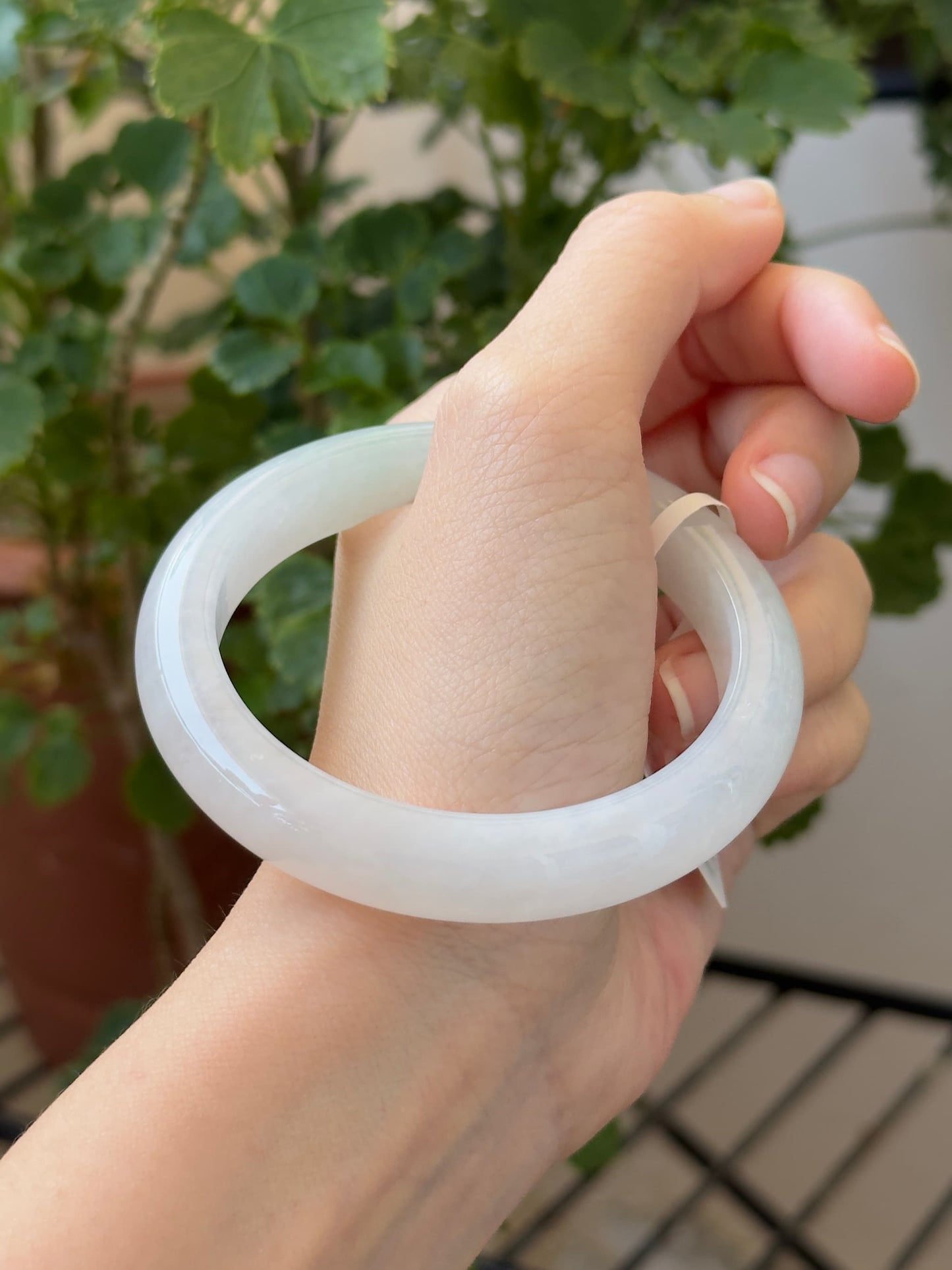 55.7mm Icy White